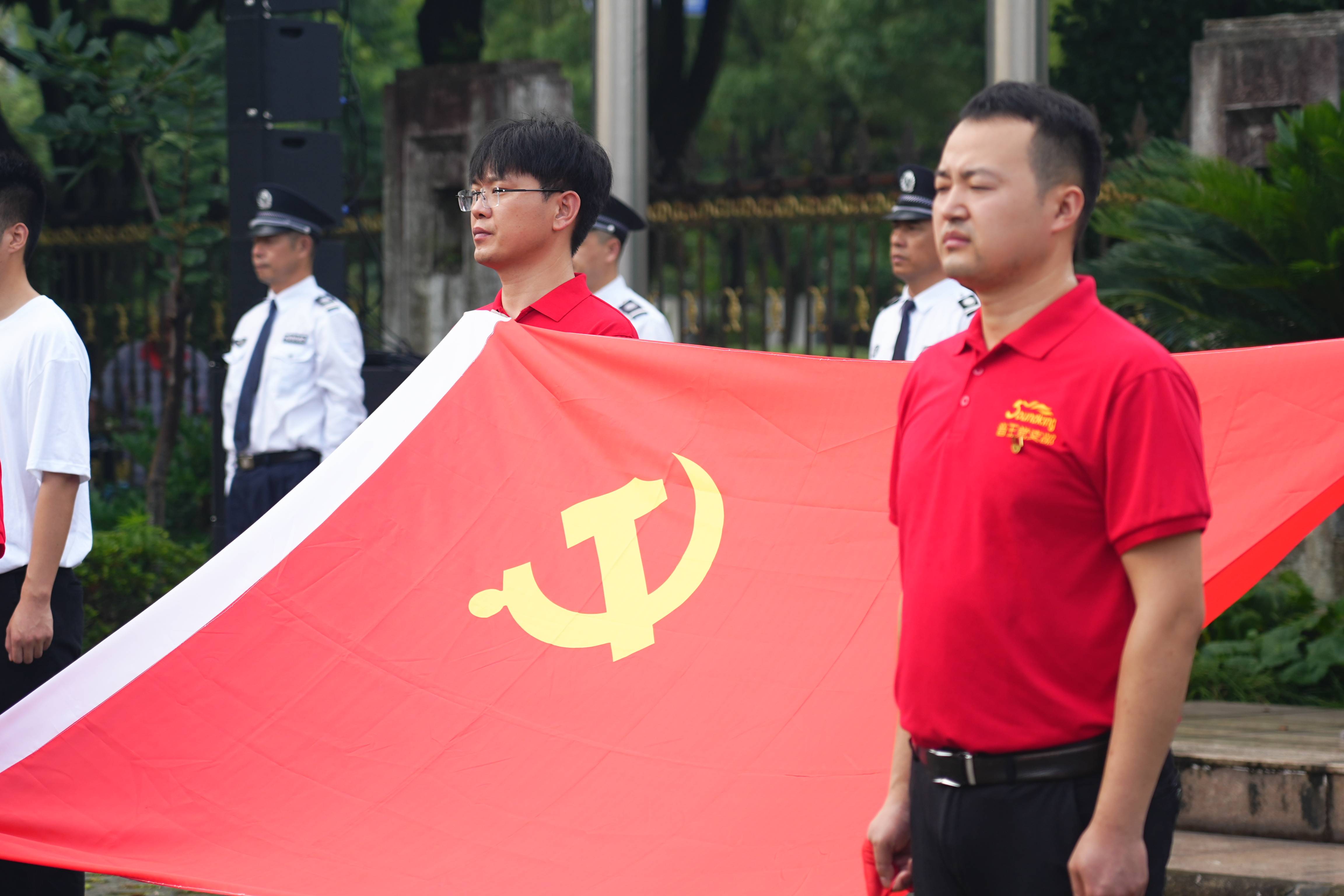 弘揚(yáng)愛(ài)國(guó)主義精神，音王慶賀黨的生日