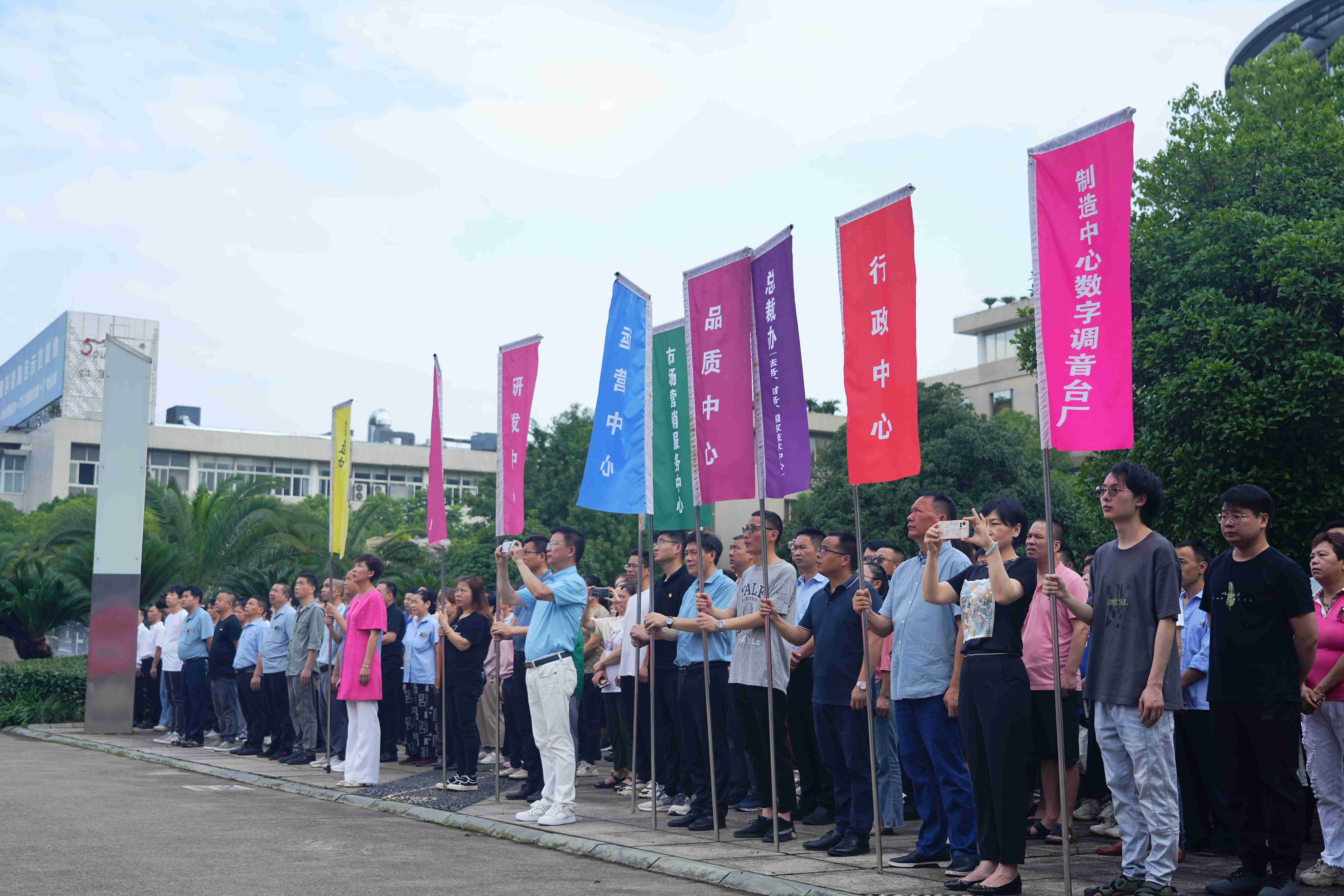 弘揚(yáng)愛(ài)國(guó)主義精神，音王慶賀黨的生日