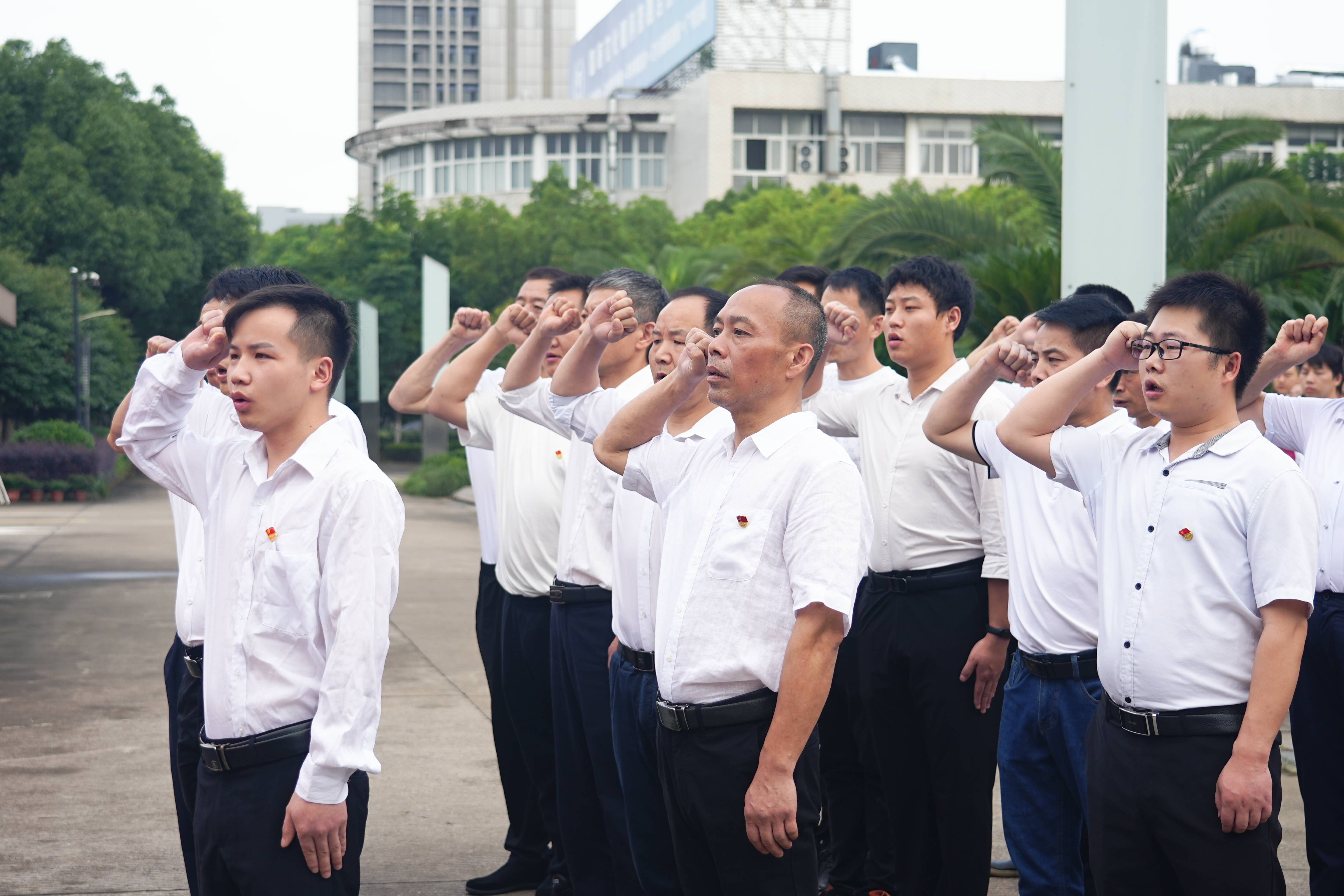 弘揚(yáng)愛(ài)國(guó)主義精神，音王慶賀黨的生日